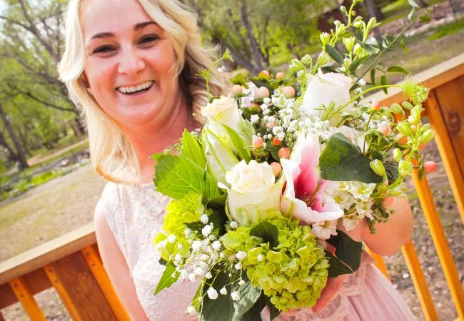 A madrinha cuida de todas as etapas dos preparativos para o casamento