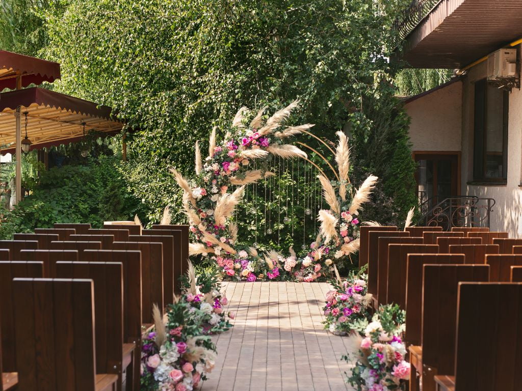 arco de flores com rosas 