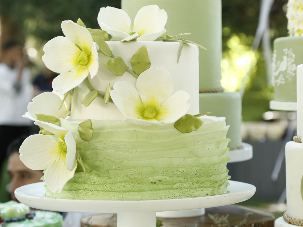 bolo de casamento verde com branco