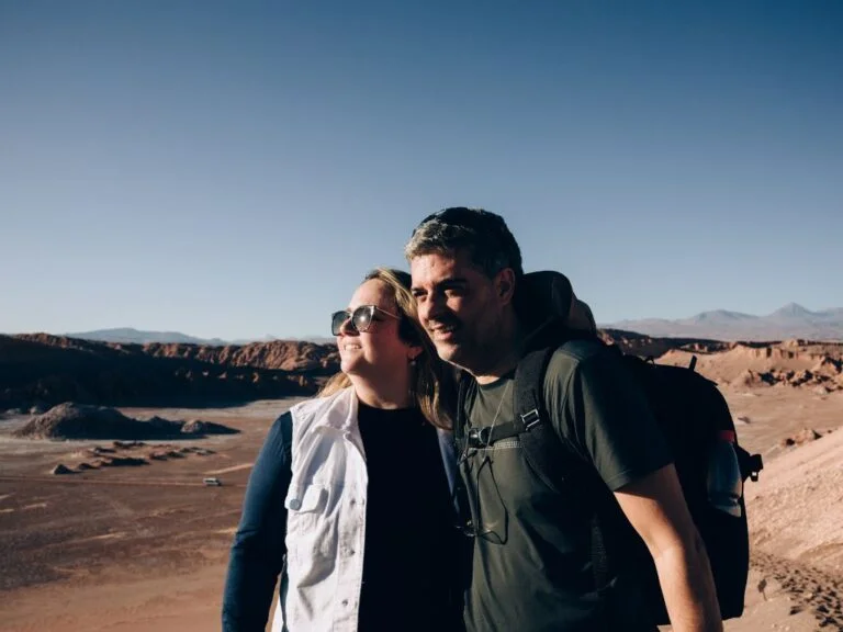 casal no deserto do atacama em lua de mel em outubro