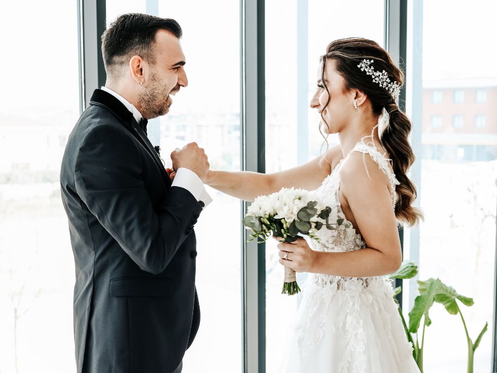 casal se encontrando pela primeira vez antes do casamento