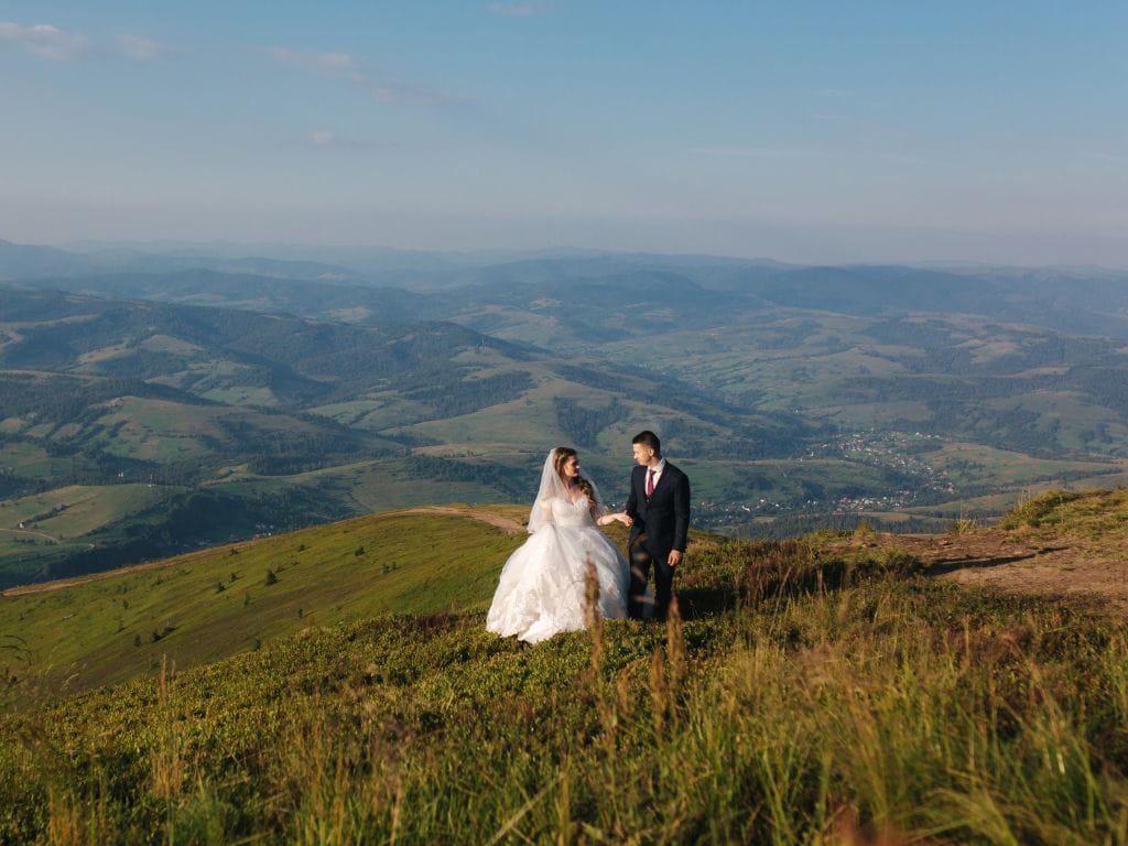 casal na montanha